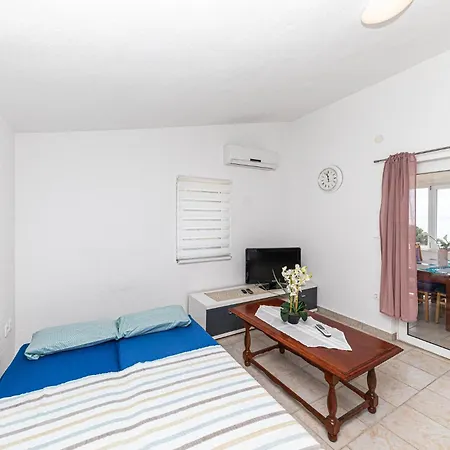 Beautiful In Okrug Gornji With Wifi Apartment