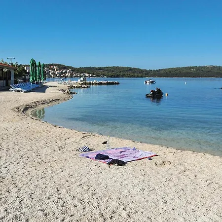Apartment Beautiful In Okrug Gornji With Wifi Trogir