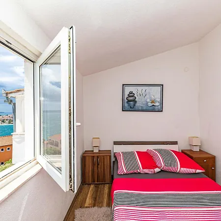 Beautiful In Okrug Gornji With Wifi Apartamento Trogir