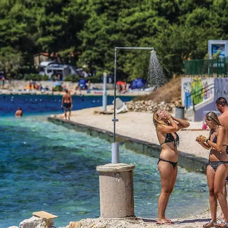 Apartamento Beautiful In Okrug Gornji With Wifi *